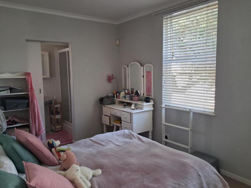 To Let 3 Bedroom Property for Rent in Vredehoek Western Cape